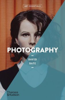 Photography - Art Essentials - David Bate - 9780500296240 - Thames & Hudson - Онлайн книжарница Ciela | ciela.com